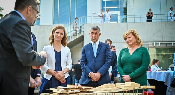 Ředitel Masarykova onkologického ústavu Marek Svoboda seznámil členy vlády s projektem na vybudování nových pracovišť, 21. července 2021.