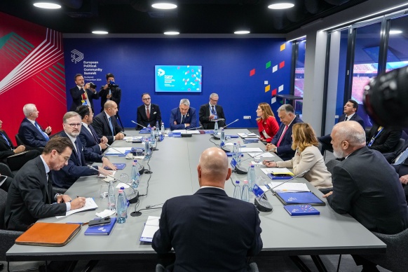Premiér Fiala v Budapešti: Hledáme ráznější řešení, která zastaví nelegální migraci ještě před hranicemi Evropy