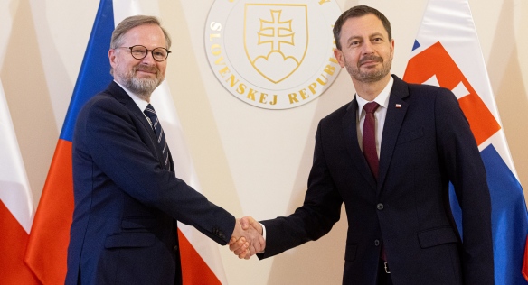Premiér Petr Fiala se slovenským předsedou vlády Eduardem Hegerem, 11. ledna 2022.