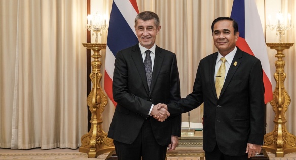 Český premiér Andrej Babiš a předseda thajské vlády Prajutch Čan-Oča, 16. ledna 2019 v Bangkoku.