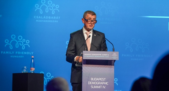Premiér Babiš vystoupil na IV. ročníku Demografického summitu v Budapešti s projevem na téma rodinná politika, 23. září 2021.
