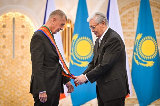 Společné jednání delegací českého premiéra Andreje Babiše a prezidenta Kazachstánu Kasyma-Žomarta Tokajeva v Astaně, 29. dubna 2026.