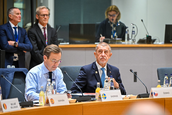 Premiér Andrej Babiš se připravuje na zahájení druhého jednacího dne summitu Evropské rady v Bruselu, 16. října 2026.