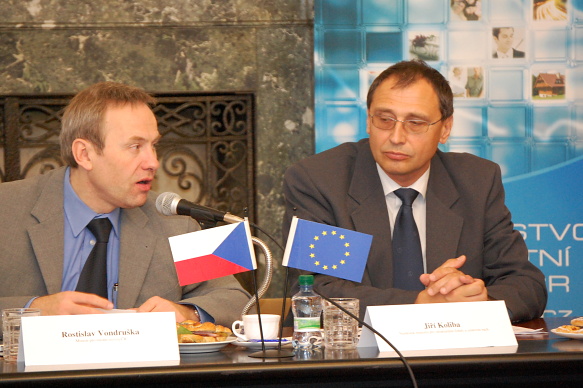 Ministr pro mistni rozvoj Rostislav Vondruška a náměstek Jiří Koliba