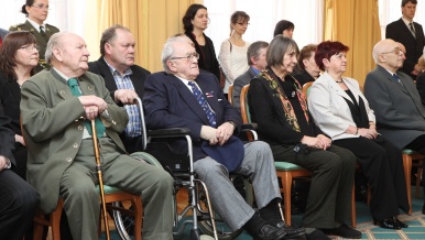 Premiér ocenil účastníky třetího odboje