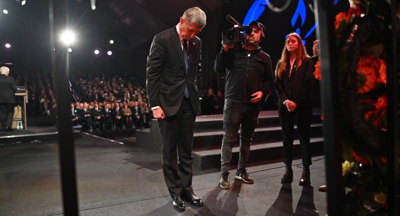 Na ceremonii k 75. výročí osvobození koncentračního tábora v Osvětimi položil premiér věnec v památníku Jad Vašem, 23. ledna 2020.