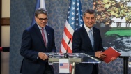 Premiér Andrej Babiš s americkým ministrem energetiky Rickem Perrym, 14. listopadu 2018.