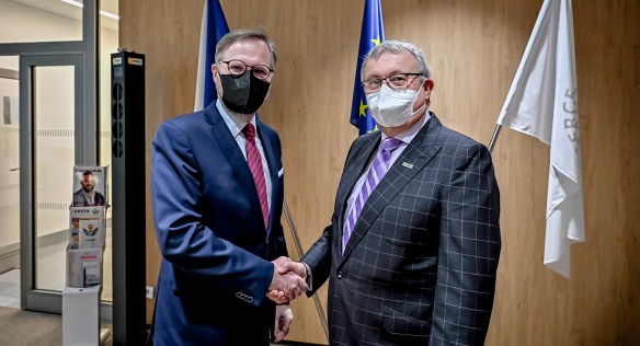 Premiér Petr Fiala s prezidentem Hospodářské komory ČR Vladimírem Dlouhým, 1. února 2022.
