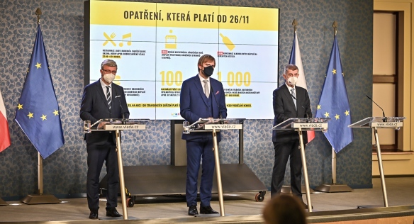 Press conference after the extraordinary meeting of the government, 25 November 2021.