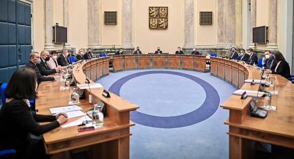 Vláda Petra Fialy zveřejnila programové prohlášení, s nímž předstoupí před Poslaneckou sněmovnu se žádostí o vyslovení důvěry, 7. ledna 2022.