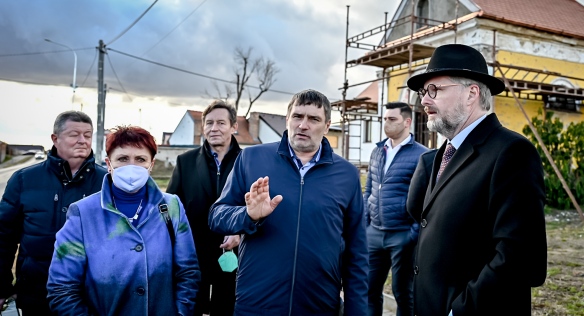 Premiér Fiala navštívil obce na jihu Moravy, které loni postihlo tornádo