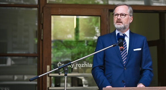 Premiér Petr Fiala vyjádřil u Českého rozhlasu úctu obětem okupace 