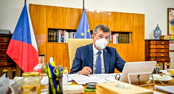 Premiér Andrej Babiš řídí mimořádné jednání vlády, na němž bylo rozhodnuto o dalším prodloužení nouzového stavu, 22. ledna 2021.