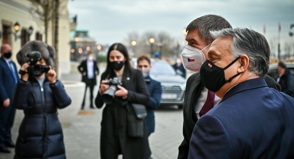 Předsedové vlád Maďarska a České republiky Viktor Orbán a Andrej Babiš, 5. února 2021.