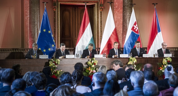 Czech Prime Minister met with V4 premiers and European Commission President at a summit held in Budapest on 24 June 2014. Photo: kormany.hu.
