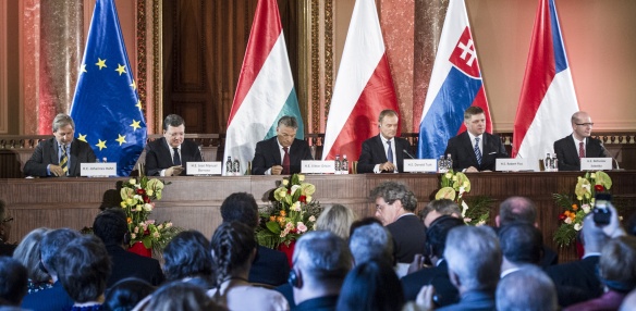 Premiér ČR Bohuslav Sobotka se 24. června 2014 spolu s předsedy vlád zemí V4 a předsedou EK Barrosem setkali na summitu v Budapešti, foto:kormany.hu.