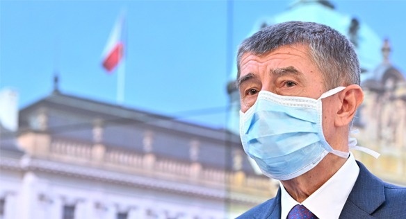 Vláda rozhodla o povinnosti nosit mimo domov ochranné prostředky a vyčlenila seniorům čas pro nakupování potravin