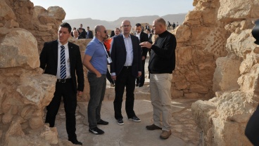 Předseda vlády Bohuslav Sobotka s některými ministry navštívil pevnost Masada, 26. listopadu 2014. 