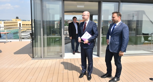 Předseda vlády Bohuslav Sobotka zahájil bilanční schůzky s ministrem zemědělství Marianem Jurečkou, 18. července 2017.