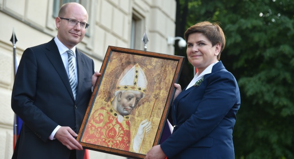 Premier Sobotka handed over the presidency of the Visegrad Group to Prime Minister of Poland Beata Szydlova, 8 June 2016.