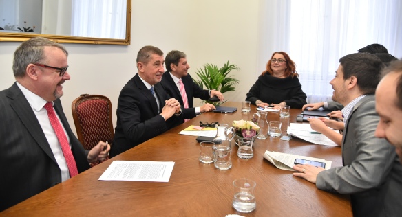 Zástupci vlády se sešli s místopředsedkyní Asociace koncesionářů v taxislužbě, 14. února 2018.