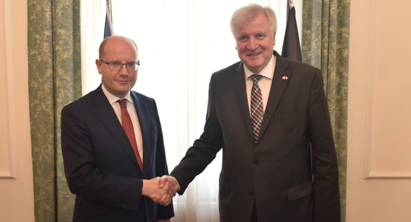 Předseda vlády Bohuslav Sobotka jednal s ministerským předsedou Svobodného státu Bavorsko Horstem Seehoferem, 3. května 2017.
