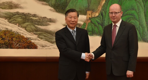 Prime Minister Sobotka holds talks with the Chairman of the China Banking Regulatory Commission, Shang Fulin, 16 June 2016.