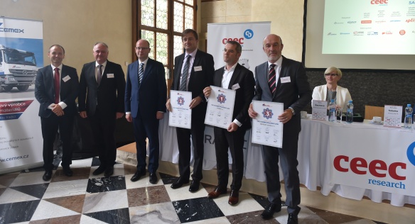 Předseda vlády Bohuslav Sobotka se zúčastnil Setkání lídrů českého stavebnictví, 12. června 2017.