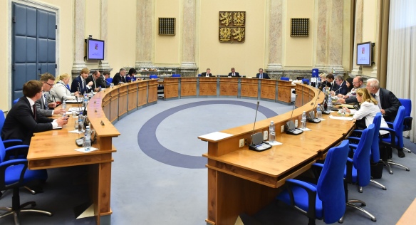 Před jednáním vlády, 9. května 2018.