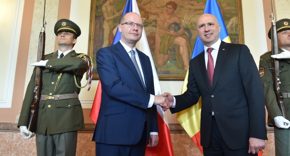 Prime Minister Sobotka meets Prime Minister Filip of the Moldovan Republic, 9 May 2017.