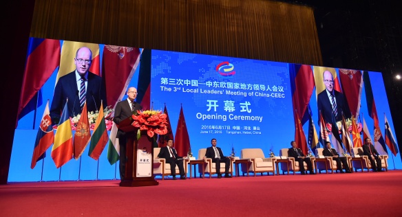 Prime Minister Sobotka takes part at the start of a Local Leaders Meeting in Tangshan Grand Theatre, 17 June 2016.