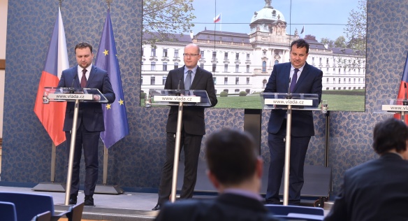 Tisková konference po jednání vlády 11. dubna 2016.