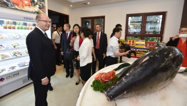 Předseda vlády Bohuslav Sobotka navštívil společnost Ershang Group, 17. června 2016.