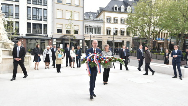 Prime Minister Bohuslav Sobotka pays homage to the memory of Jan Palach, 11 May 2017.