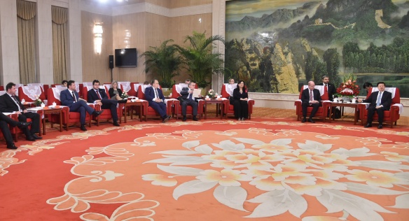Prime Minister Bohuslav Sobotka meets with Tianjin mayor Huang Xingguo, 18 June 2016.