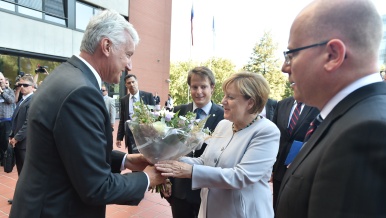 Premiér Bohuslav Sobotka a spolková kancléřka Spolkové republiky Německo Angela Merkelová přijeli na Fakultu architektury ČVUT, 25. srpna 2016.
