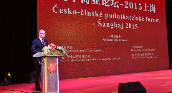 Předseda vlády Bohuslav Sobotka vystoupil na podnikatelském semináři v Šanghaji, 22. listopadu 2015.