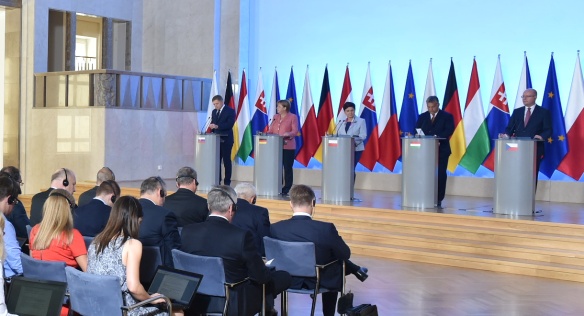 Tisková konference před jednáním předsedů vlád zemí Visegrádské skupiny a německé kancléřky Angely Merkelové, 26. srpna 2016.