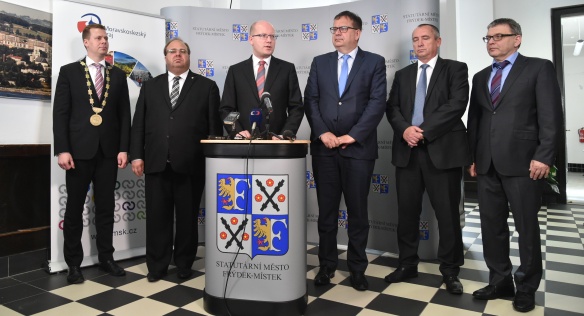 Předseda vlády Bohuslav Sobotka jednal se zástupci Moravskoslezského kraje, předsedů odborových organizací OKD a horníků, 31. května 2016.