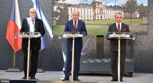 Tisková konference po jednání tripartity 29. dubna 2016.