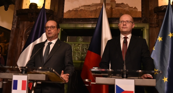 Premiér Sobotka a prezident Hollande v Kramářově vile dne 30. listopadu 2016.