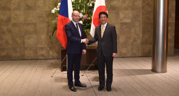 Prime Minister Bohuslav Sobotka met Japanese Prime Minister Shinzo Abe, 27 June 2017.