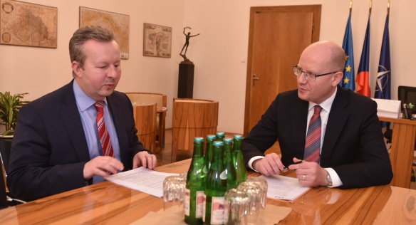 Bilanční schůzka předsedy vlády Bohuslava Sobotky s ministrem životního prostředí Richardem Brabcem, 1. prosince 2016.