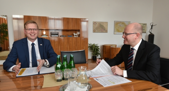 Bilanční schůzka předsedy vlády Bohuslava Sobotky s místopředsedou pro vědu, výzkum a inovace Pavlem Bělobrádkem, 2. prosince 2016.