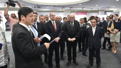 Předseda vlády Bohuslav Sobotka navštívil společnost Shimadzu, 29. června 2017.