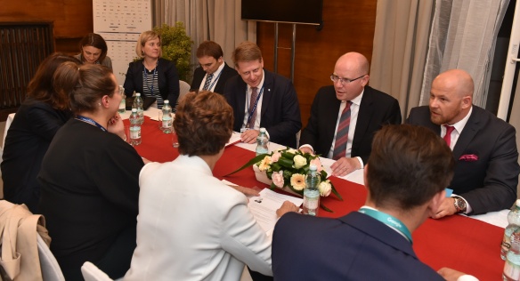 Prime Minister Bohuslav Sobotka met with Google Vice-President for Public Administration Ms Caroline Atkinson, 6 September 2016.