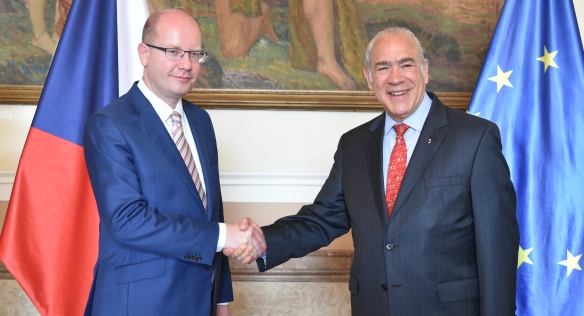 Premiér Bohuslav Sobotka se v pondělí 6. června 2016 setkal s generálním tajemníkem Organizace pro hospodářskou spolupráci a rozvoj Angelem Gurríou.