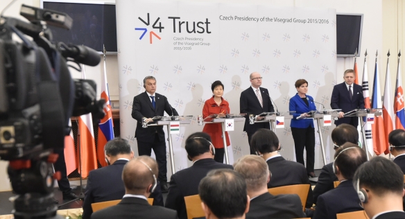 Press conference after the Summit of the Prime Ministers of the V4 and the Republic of Korea, 3 December 2015.