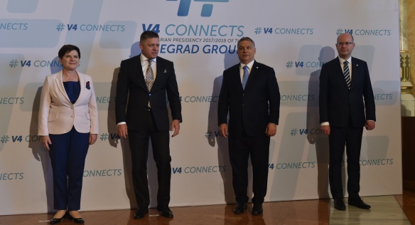 Family foto předsedů vlád zemí V4, 4. července 2017.