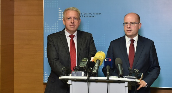 Tisková konference po schůzce premiéra Sobotky s ministrem vnitra Chovancem, 7. září 2017.